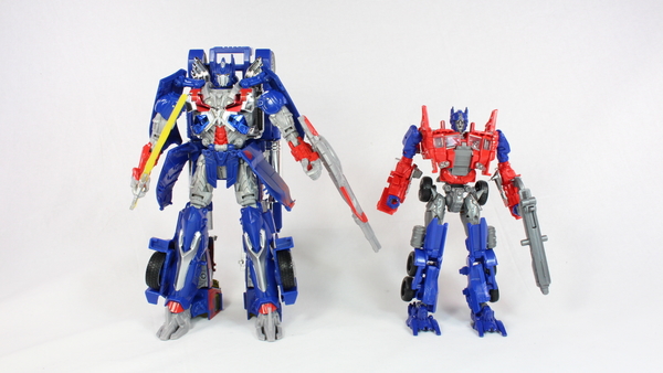Transformers 4 Age Of Extinction Optimus Prime Leader Class Retail Version Action Figure Review  JPG (16 of 27)